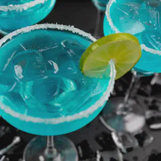 /img/24340-cocktail-garnishes.webp