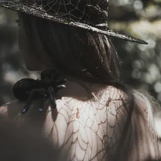 /img/24438-tarantula-woman-image-8.webp